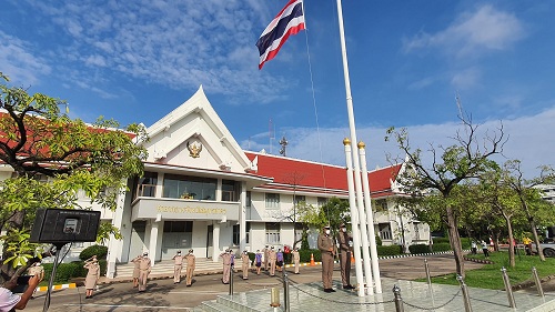 พ่อเมืองสมุทรสาคร นำหัวหน้าส่วนราชการร่วมกิจกรรมเคารพธงชาติ เนื่องในวันพระราชทานธงชาติไทย 2564