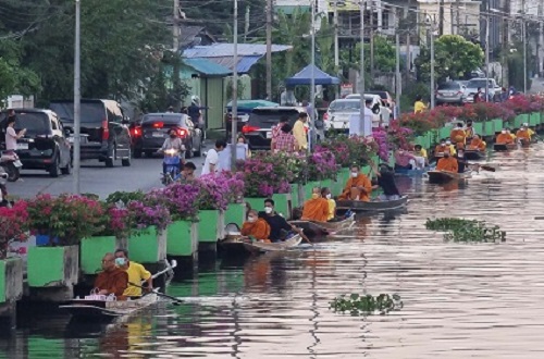 กลุ่มรักษ์กระทุ่มแบน  ได้จัดกิจกรรมตักบาตรในธาราสืบชะตาคลองภาษีเจริญ