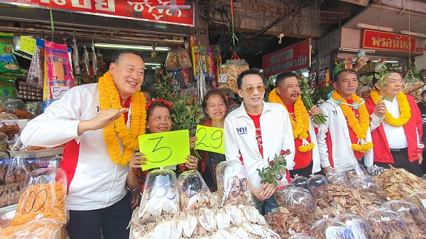 “เศรษฐา” จับมือ “พานทองแท้” ลงพื้นที่สมุทรสาคร รับฟังปัญหาชาวประมง ลุยตลาดมหาชัย ช่วยลูกทีมเพื่อไทยหาเสียง เพื่อสร้างความเชื่อมั่นกับพี่น้องประชาชน