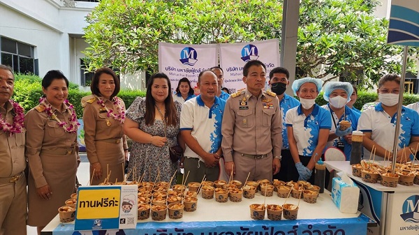 สภาอุตสาหกรรมจังหวัดสมุทรสาคร ร่วมกับ บริษัท มหาชัยฟู้ด จำกัด ออกบูท ลูกชิ้นทอด เลี้ยง ใน งานวันผู้สูงอายุฯ