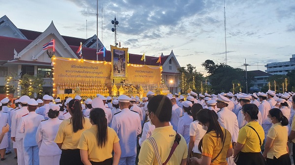 ผู้ว่าฯ ณรงค์ รักร้อย นำทุกภาคส่วนถวายเครื่องราชสักการะและจุดเทียนถวายพระพรชัยมงคล พระบาทสมเด็จพระเจ้าอยู่หัวฯ