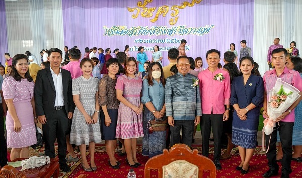 สมุทรสาคร จัดงานวันครูเพื่อระลึกถึงพระคุณบูรพาจารย์ ภายใต้แนวคิด “ครูดีสอนดี ศิษย์ดีเรียนดี มีความสุข”