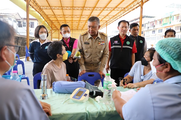 สสจ.สมุทรสาคร ร่วมกับ รพ.สมุทรสาคร ออกตรวจสุขภาพเคลื่อนที่ให้ประชาชนที่อยู่รอบบริษัทฯ ที่พบกากแคดเมียม