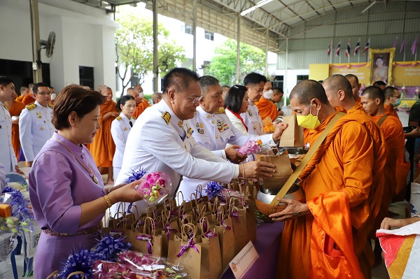 ประชาชนสมุทรสาครทุกหมู่เหล่าร่วมทำบุญตักบาตรเพื่อถวายพระราชกุศล เนื่องในโอกาสวันเฉลิมพระชนมพรรษา สมเด็จพระนางเจ้าฯ พระบรมราชินี 3 มิถุนายน 2567