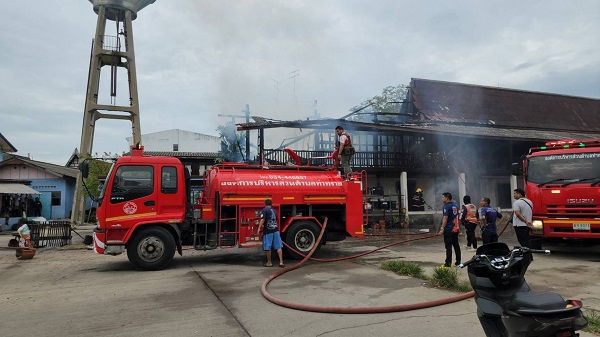 ไฟไหม้กุฏิพระวัดคลองครุ จ.สมุทรสาคร กุฏิพระเสียหาย 6 ห้อง ไม่มีผู้ได้รับบาดเจ็บหรือเสียชีวิต