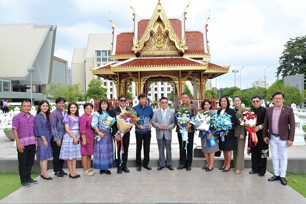 “ดร.แสงชัย – สมุทรสาครพัฒนาเมือง – นักเรียน ส.ค.ณ. ” รับโล่รางวัล “วัฒนคุณาธร“ ปี 2567