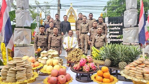 ตำรวจ สภ.เมืองสมุทรสาคร ทำพิธีอัญเชิญพระพุทธวชิรปราการ (หลวงพ่อเพชร) ประดิษฐาน ที่ สภ.เมืองฯ